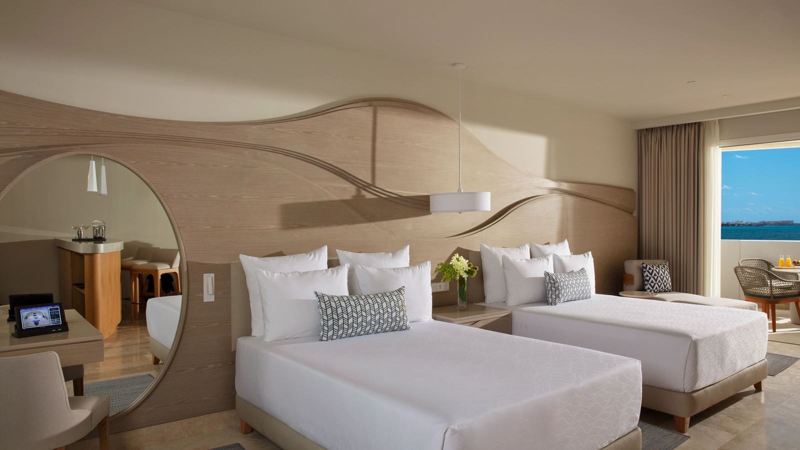 rooms-allure-junior-suite-live-big-laguna-view