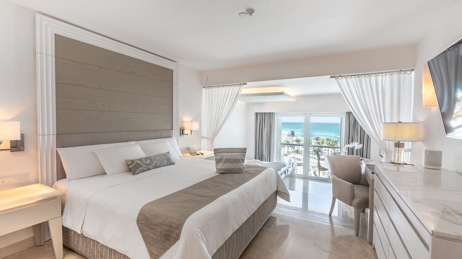 rooms-royale-honeymoon-ocean-front