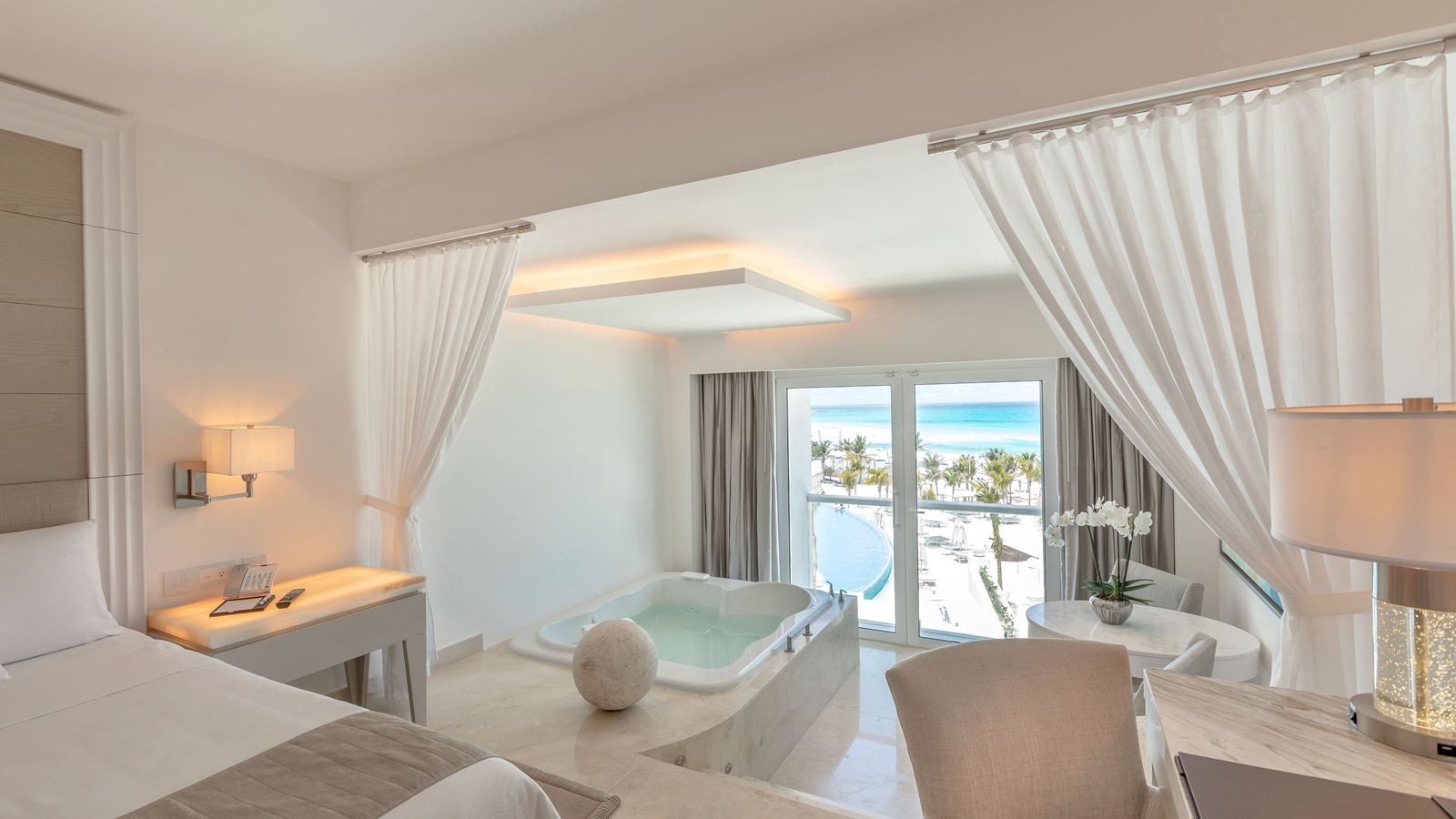 rooms-royale-honeymoon-ocean-front