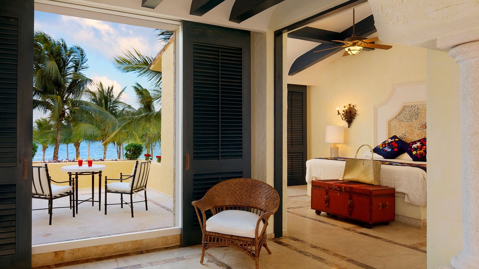 rooms-romance-ocean-front-lover-suite