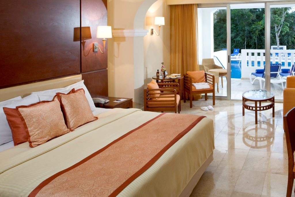 rooms-deluxe-junior-suite-swimout