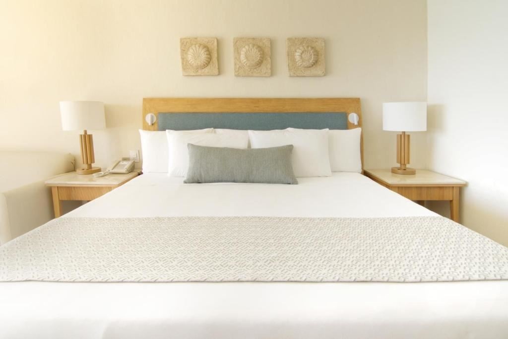 rooms-premium-ocean-view-with-balcony