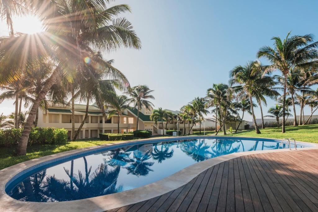 rooms-villa-poolside