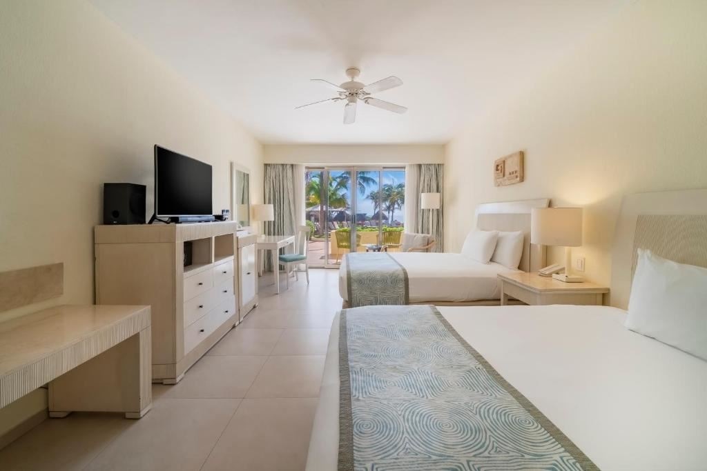 rooms-villa-poolside