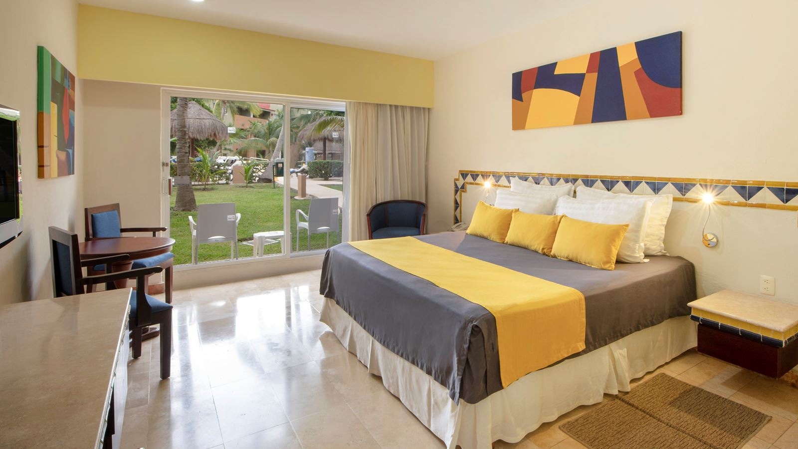 rooms-superior-room-pool-view