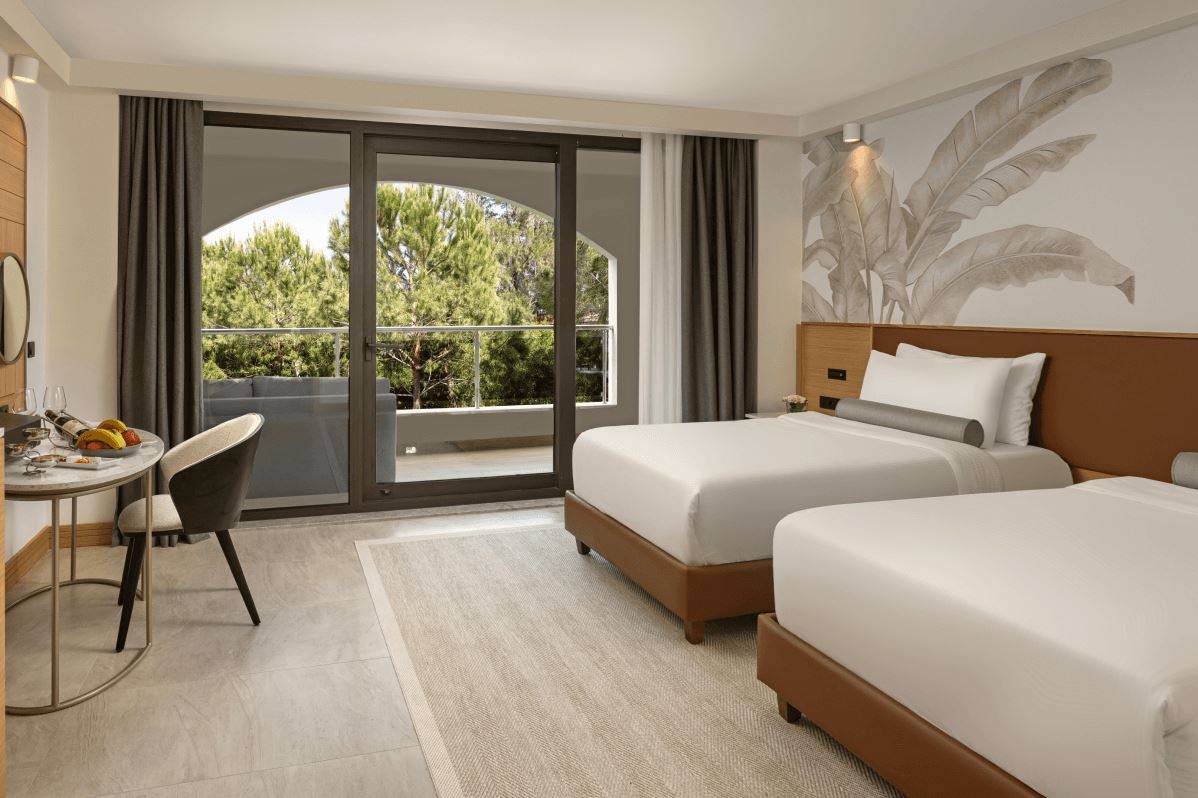 rooms-coral-large-prom