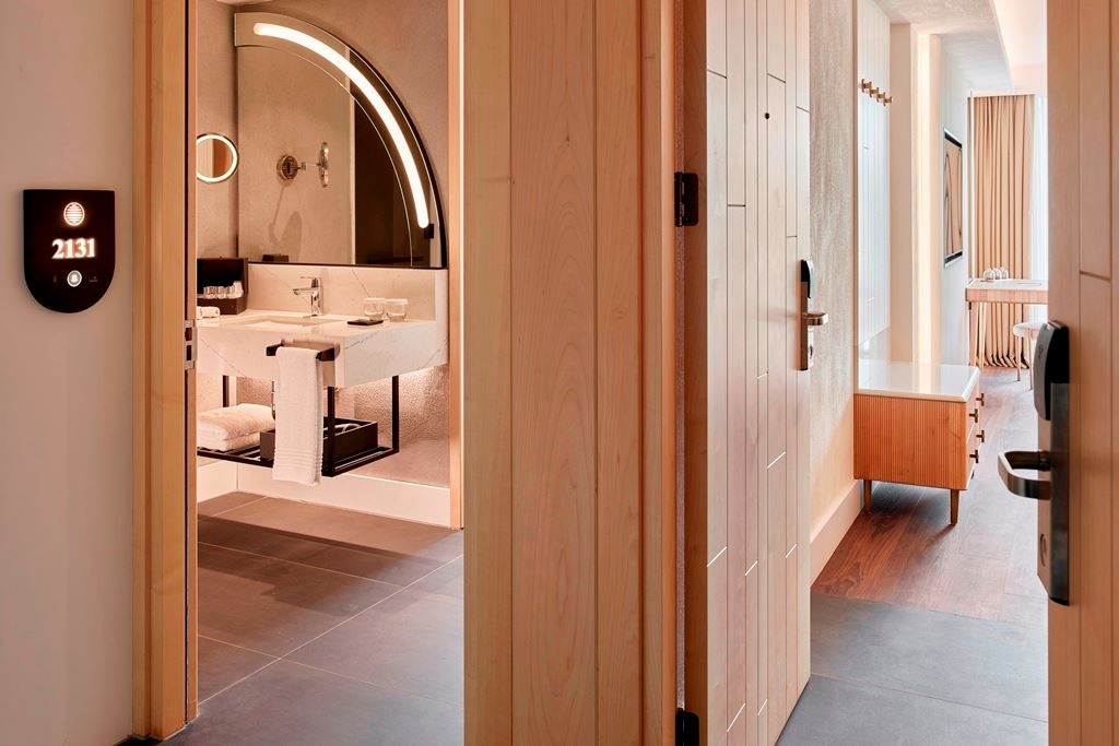 rooms-deluxe-family-suite-swimup