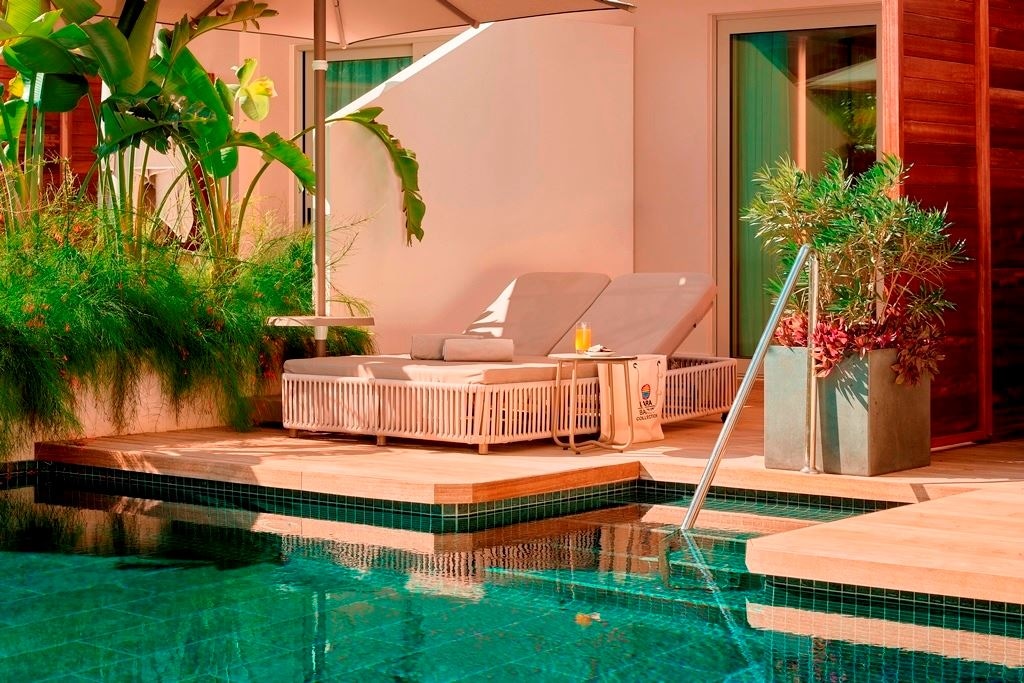 rooms-deluxe-family-suite-swimup