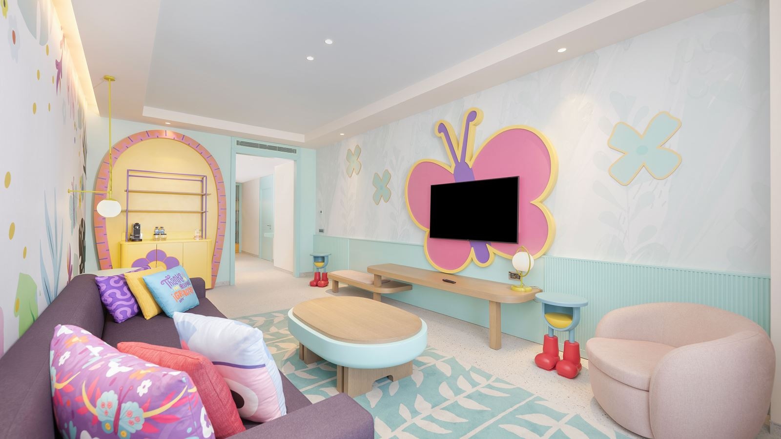 rooms-themed-deluxe-suite