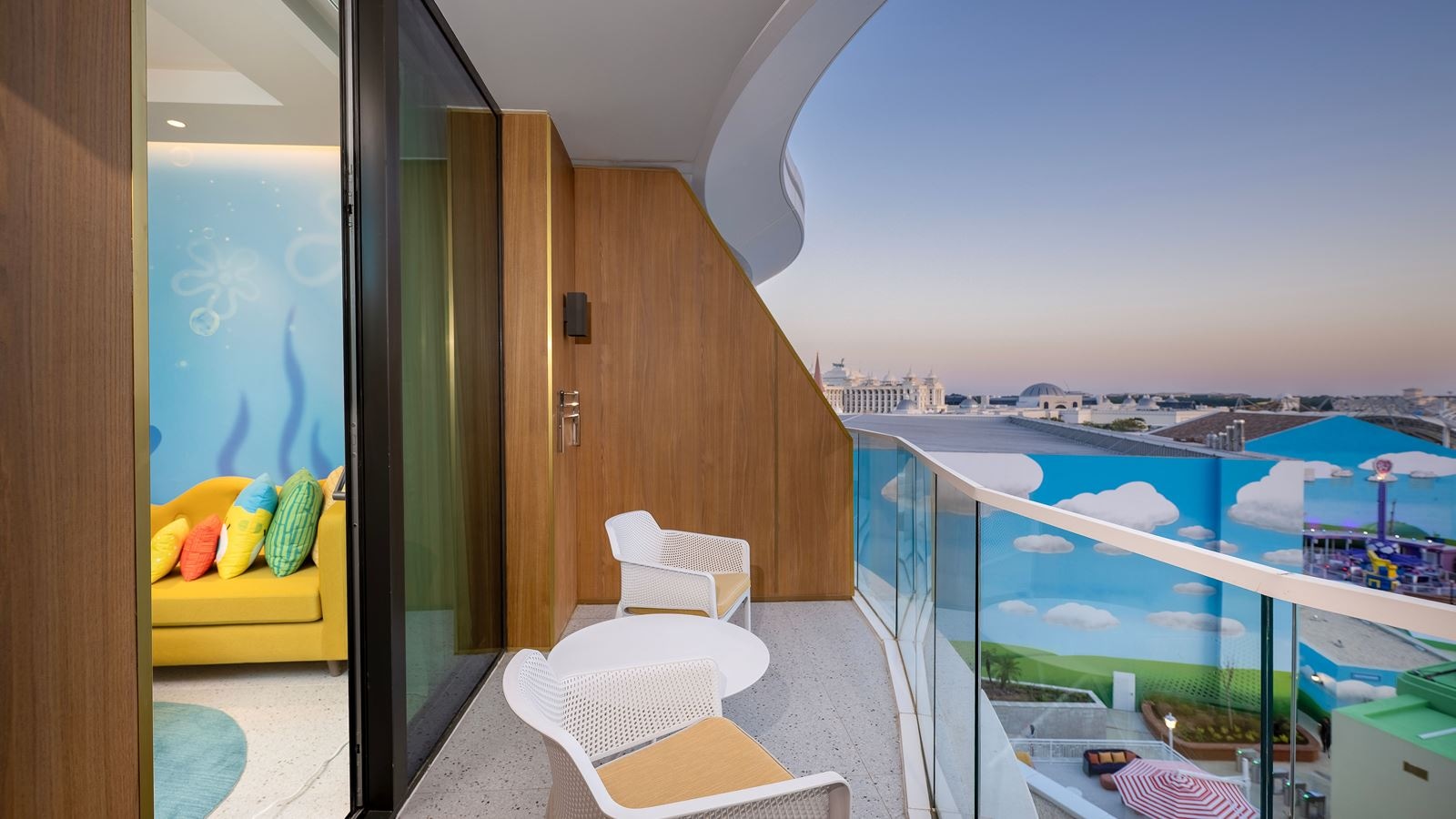 rooms-themed-deluxe-suite