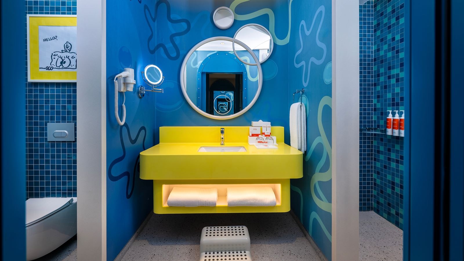 rooms-themed-deluxe-room-connection