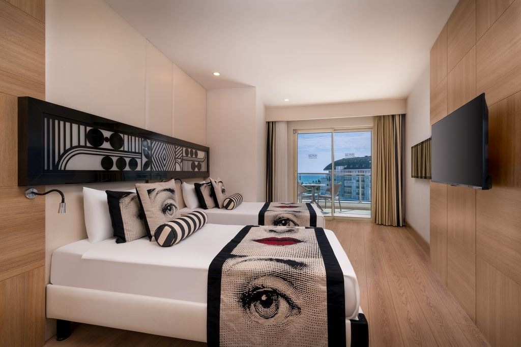 rooms-family-room-sea-side-view