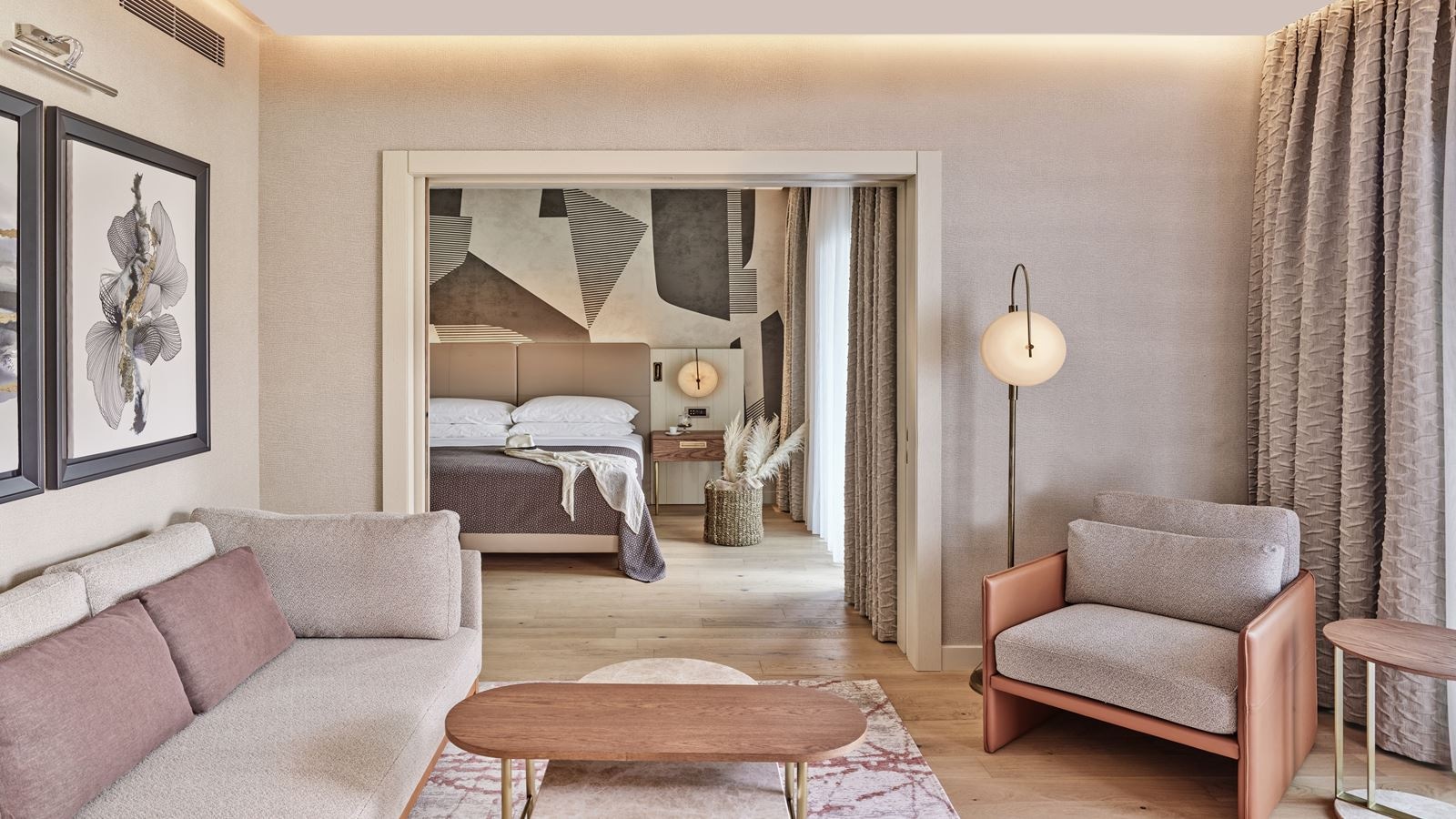 rooms-lake-house-swimup-room