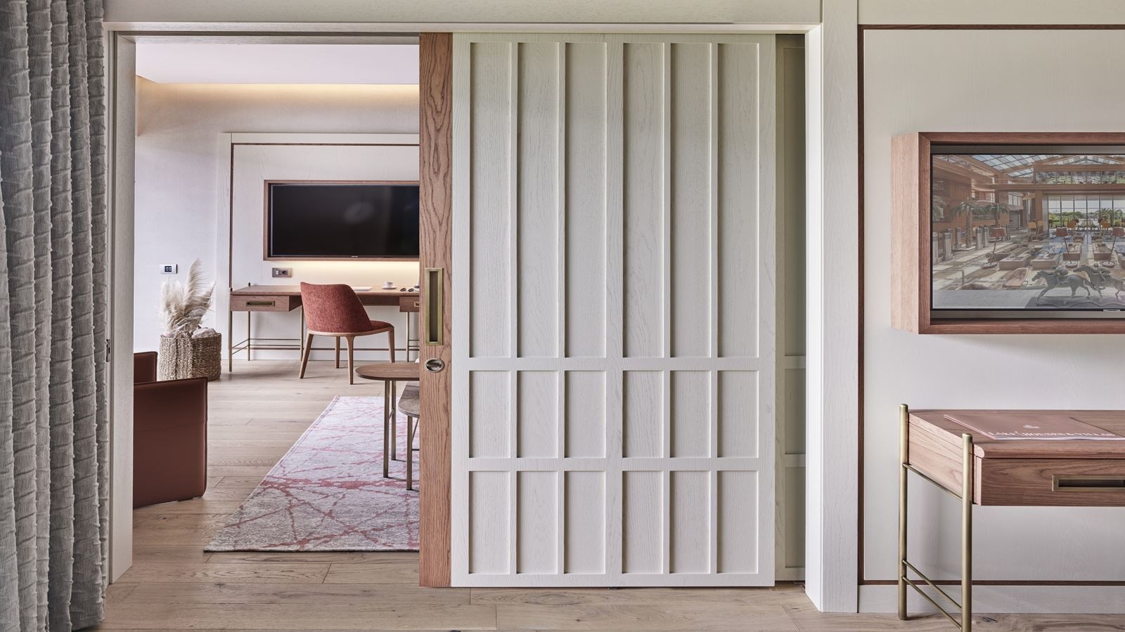 rooms-lake-house-swimup-room