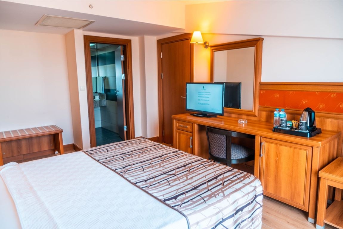 rooms-resort-family-room