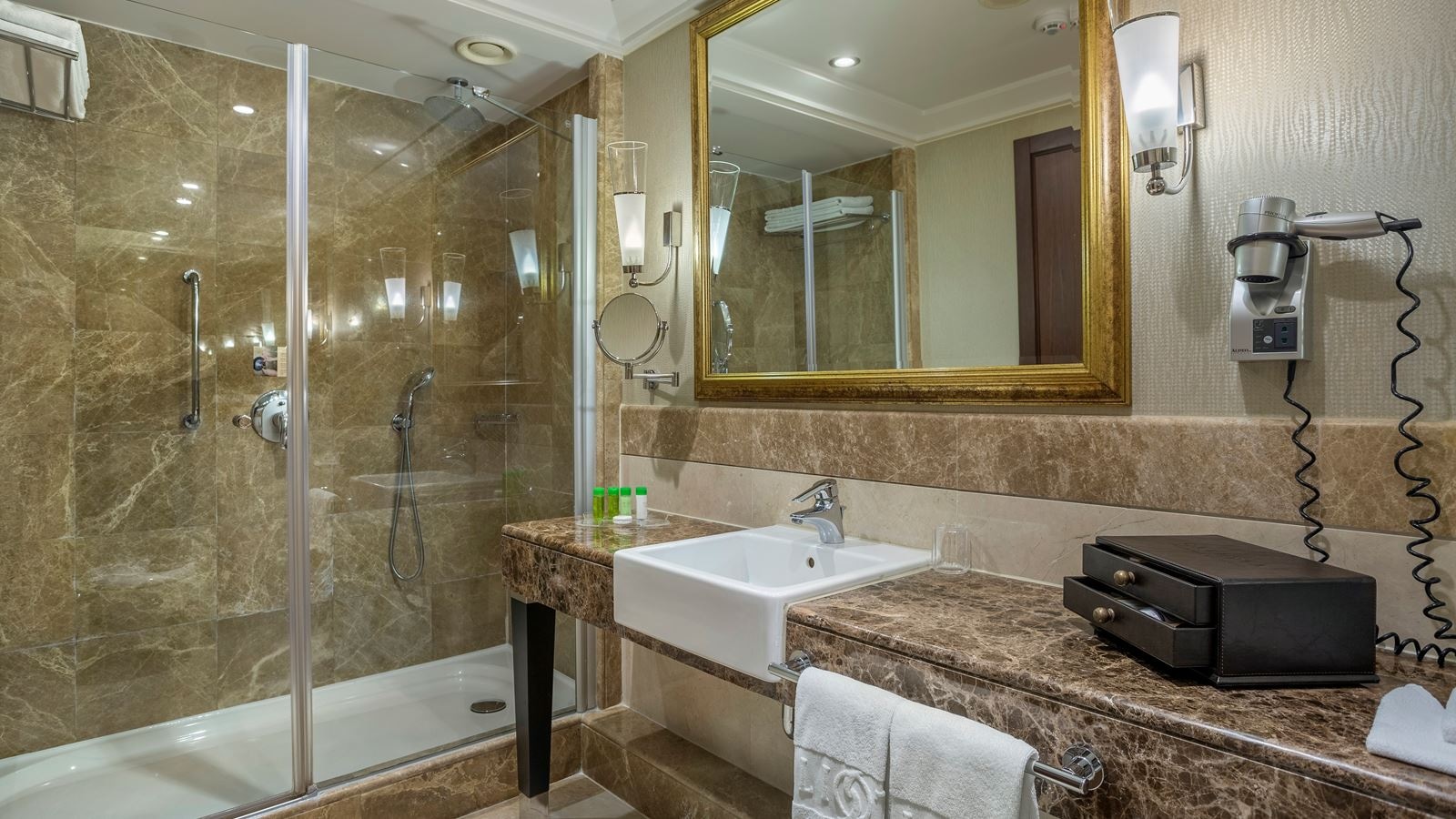 rooms-family-connection-suite