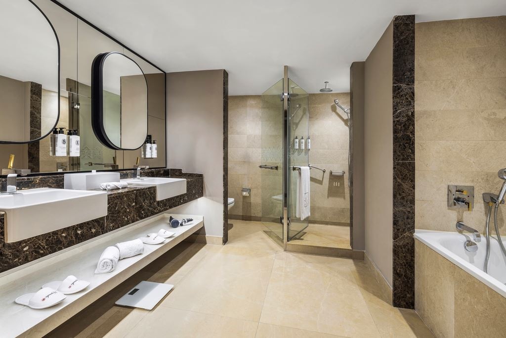 rooms-one-bedroom-suite--golf--view