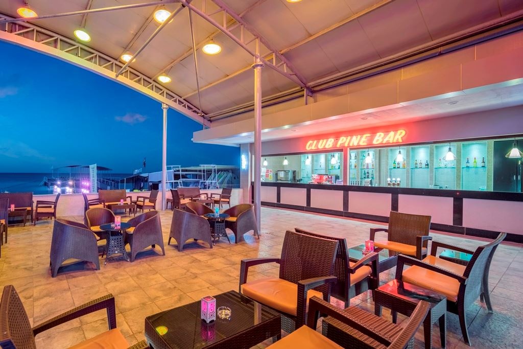 bars-pine-beach-disco