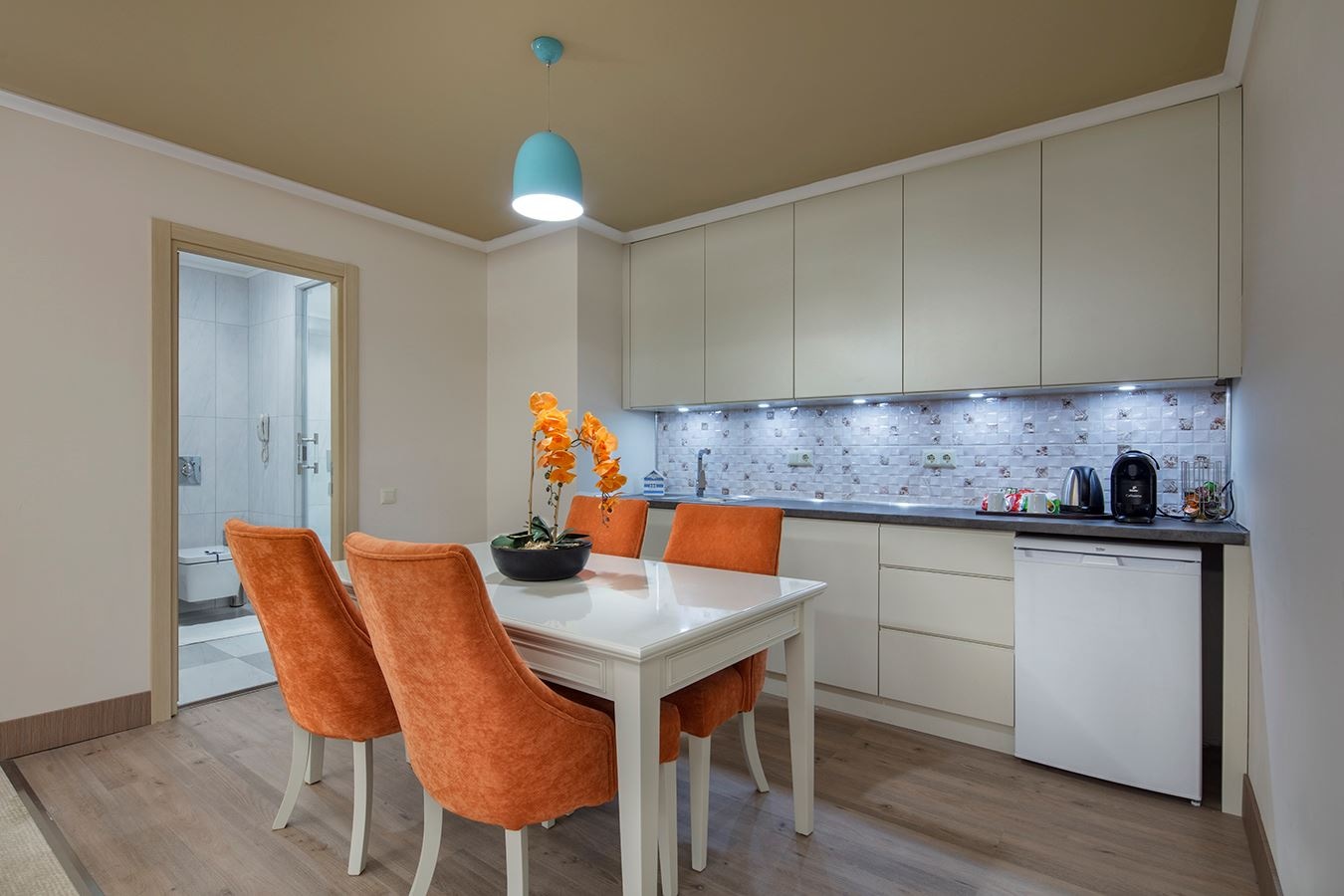 rooms-deluxe-suite-room