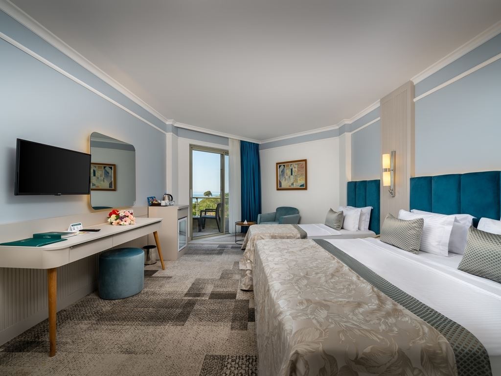 rooms-main-building-standard-room-partial-sea-view