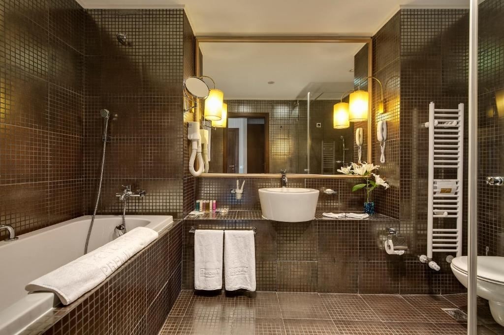 rooms-double-standard-room-poolview-balcony