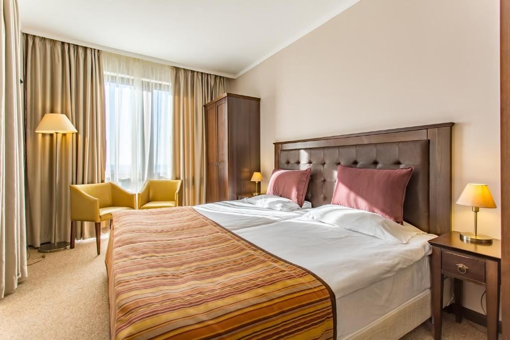 rooms-1-bedroom-standard-apartment-balcony-or-terrace