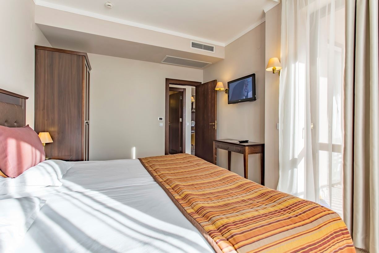 rooms-1-bedroom-standard-apartment-poolview-balcony-or-terrace