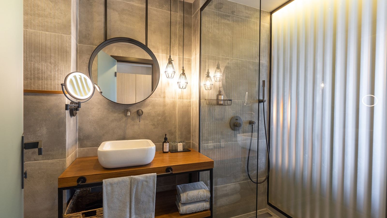 rooms-double-room-land-view