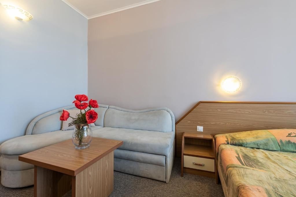 rooms-single-standard-room