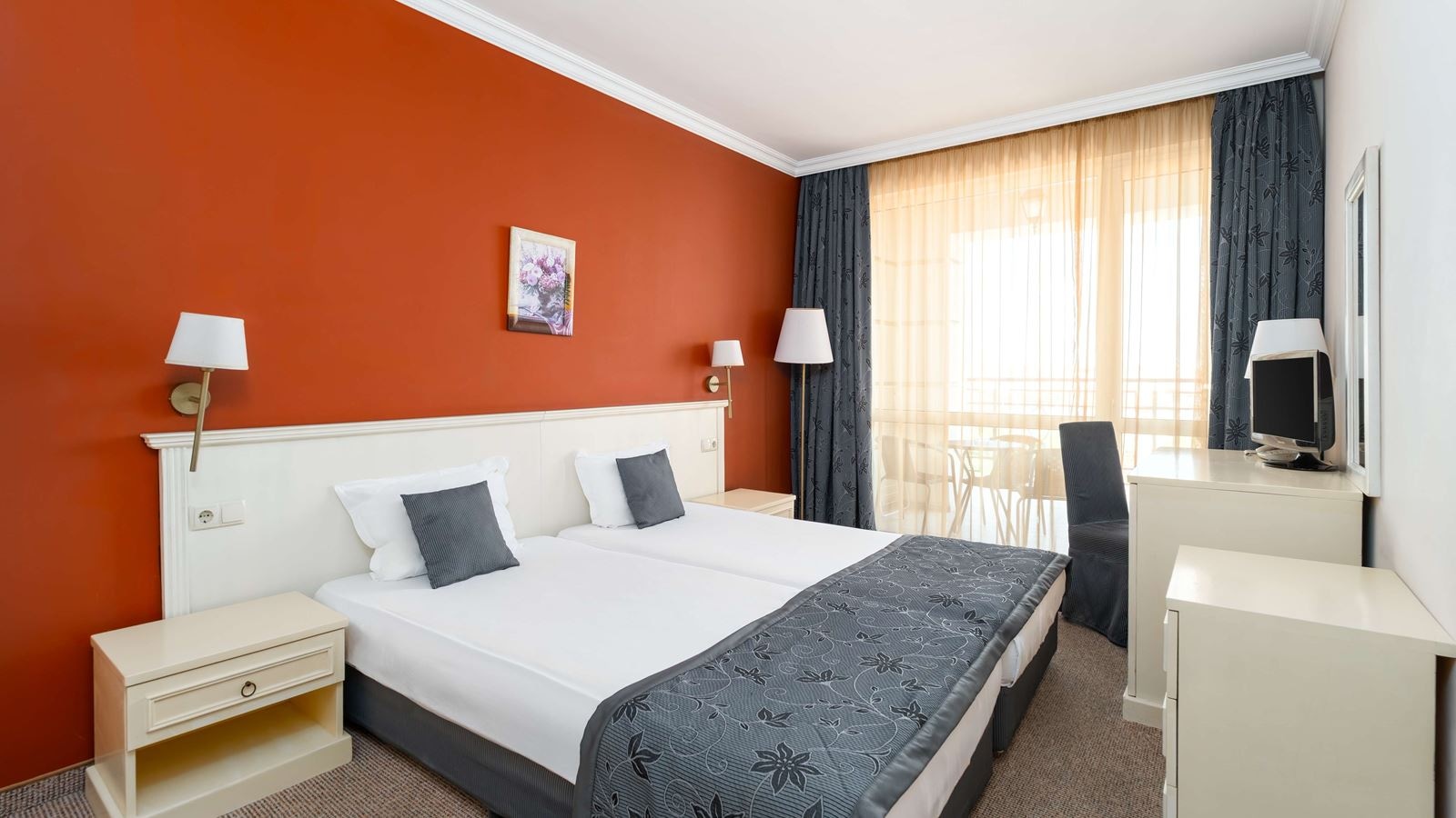 rooms-classic-room-city-view