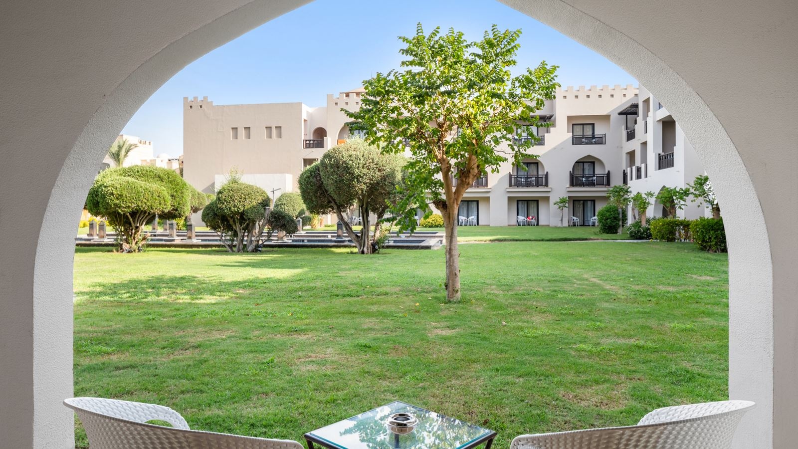 rooms-family-interleading-room-garden-view