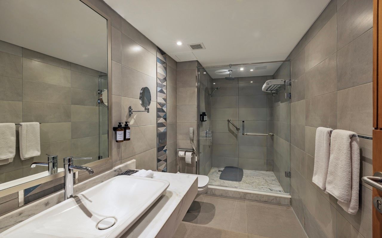 rooms-family-suite-garden--partial-sea