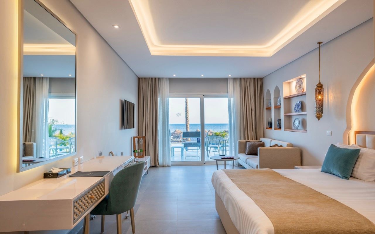 rooms-junior-swimup-suite-garden--pool--partial-sea--sea-view--sea-front