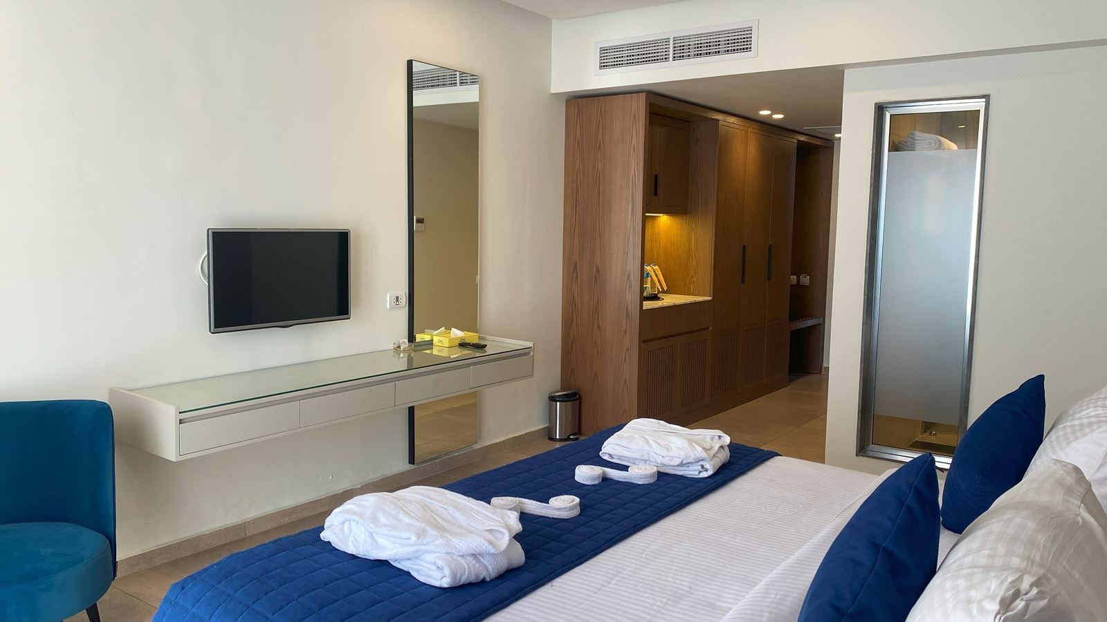 rooms-superior-seaside-view-room