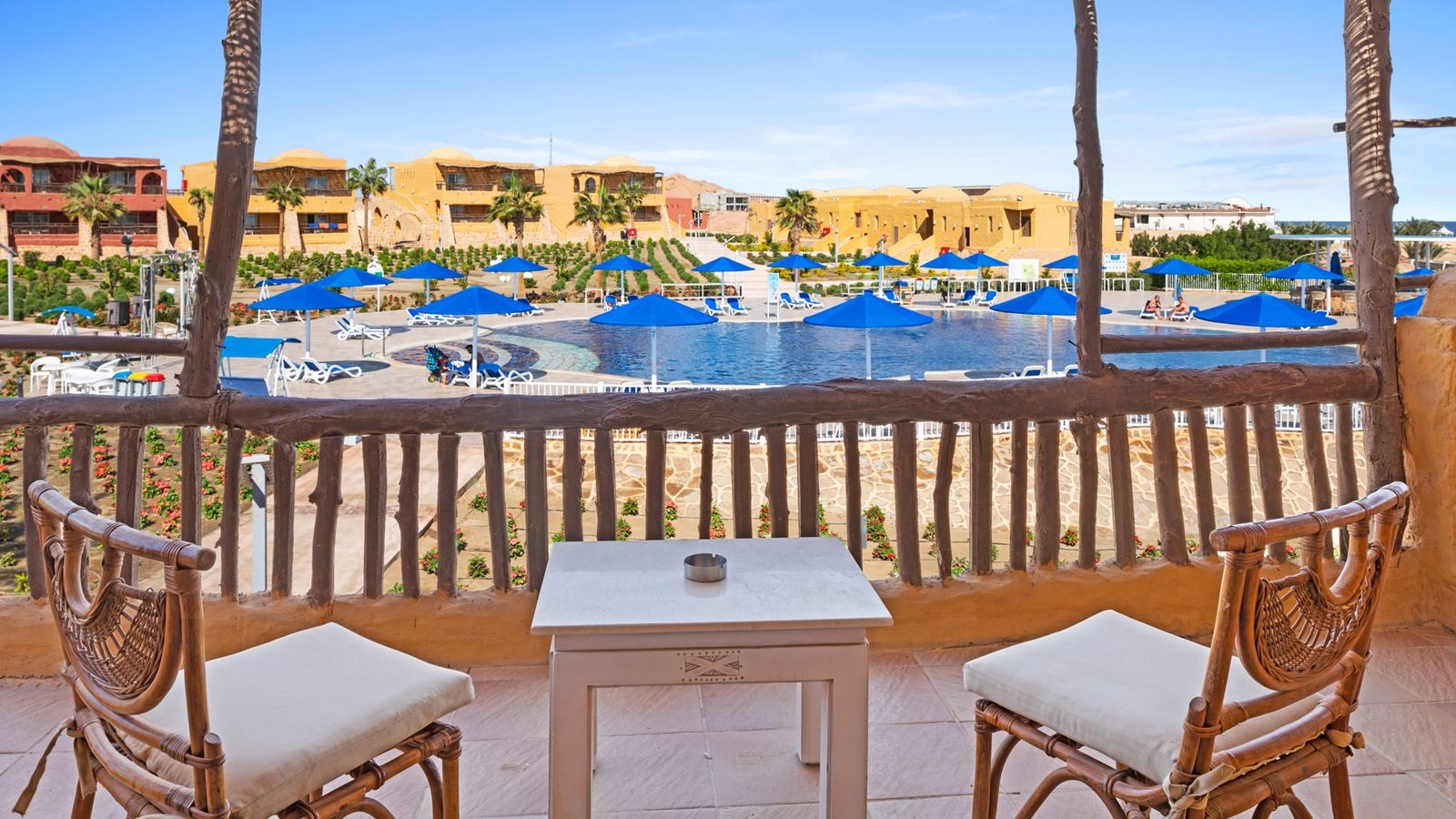 rooms-superior-room-pool-view