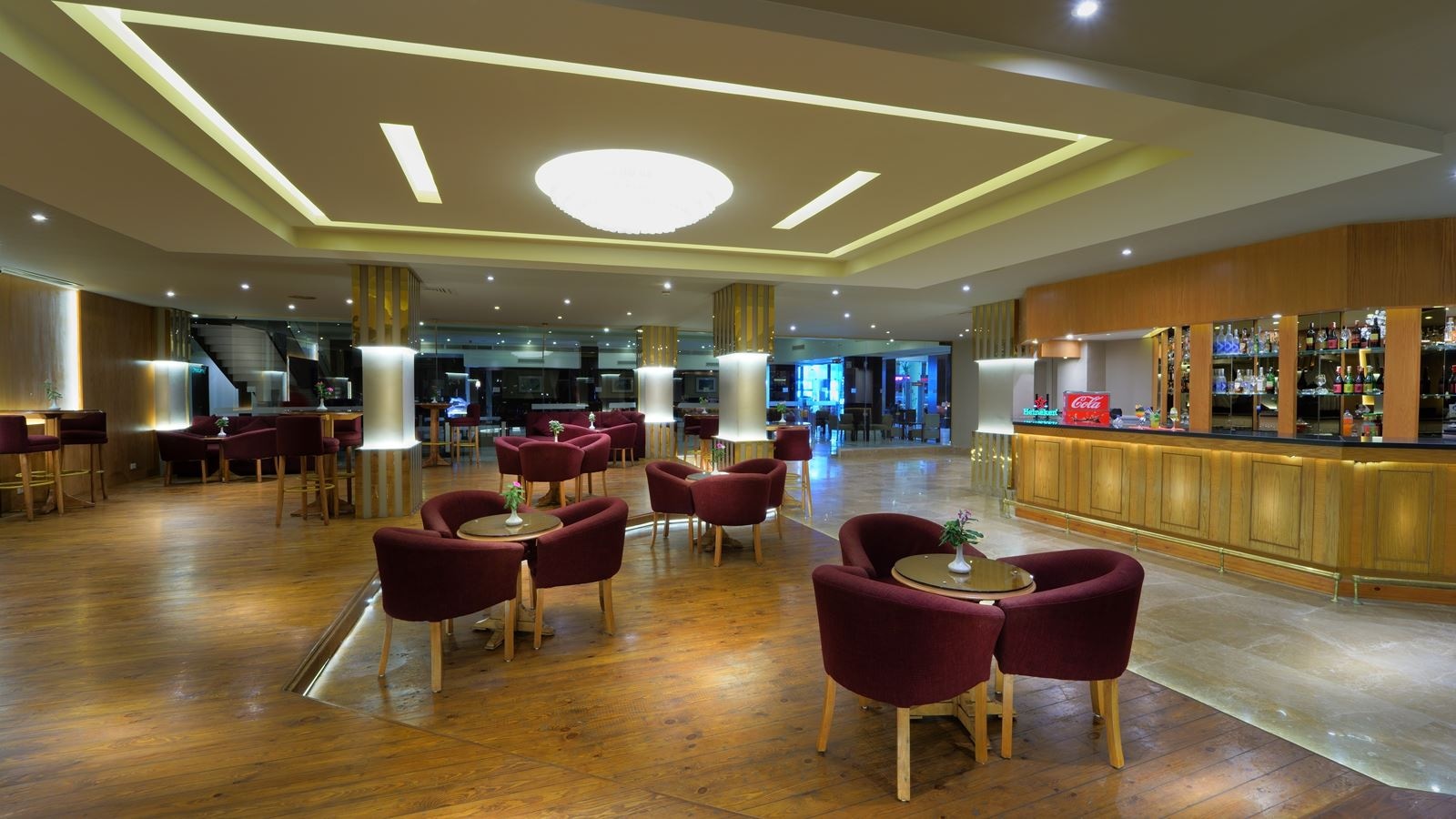 bars-lobby-bar--shark-stop