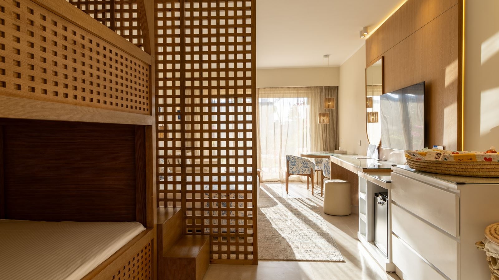 rooms-family-deluxe-room