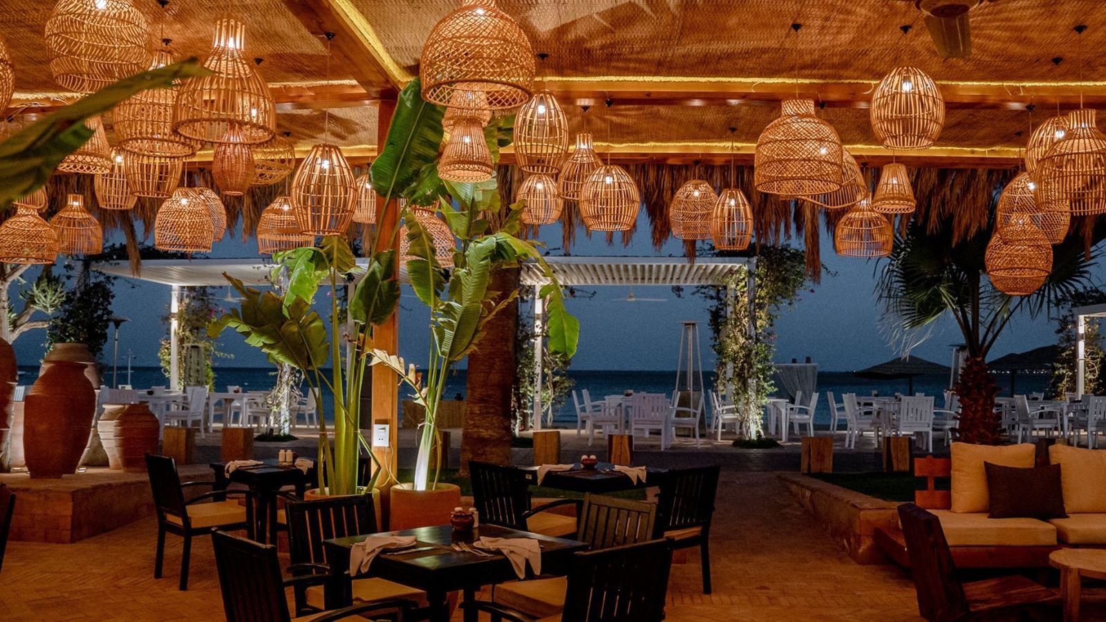 restaurants-beach-bar-and-restaurant