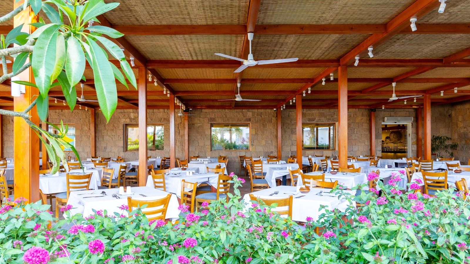 restaurants-main-restaurant-west-bay-adult-only