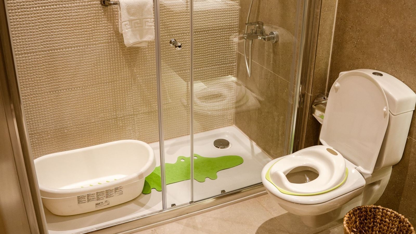 rooms-family-deluxe-room