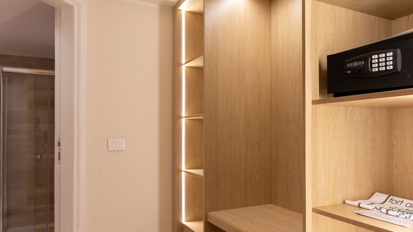 rooms-elite-suite-west-bay-+16