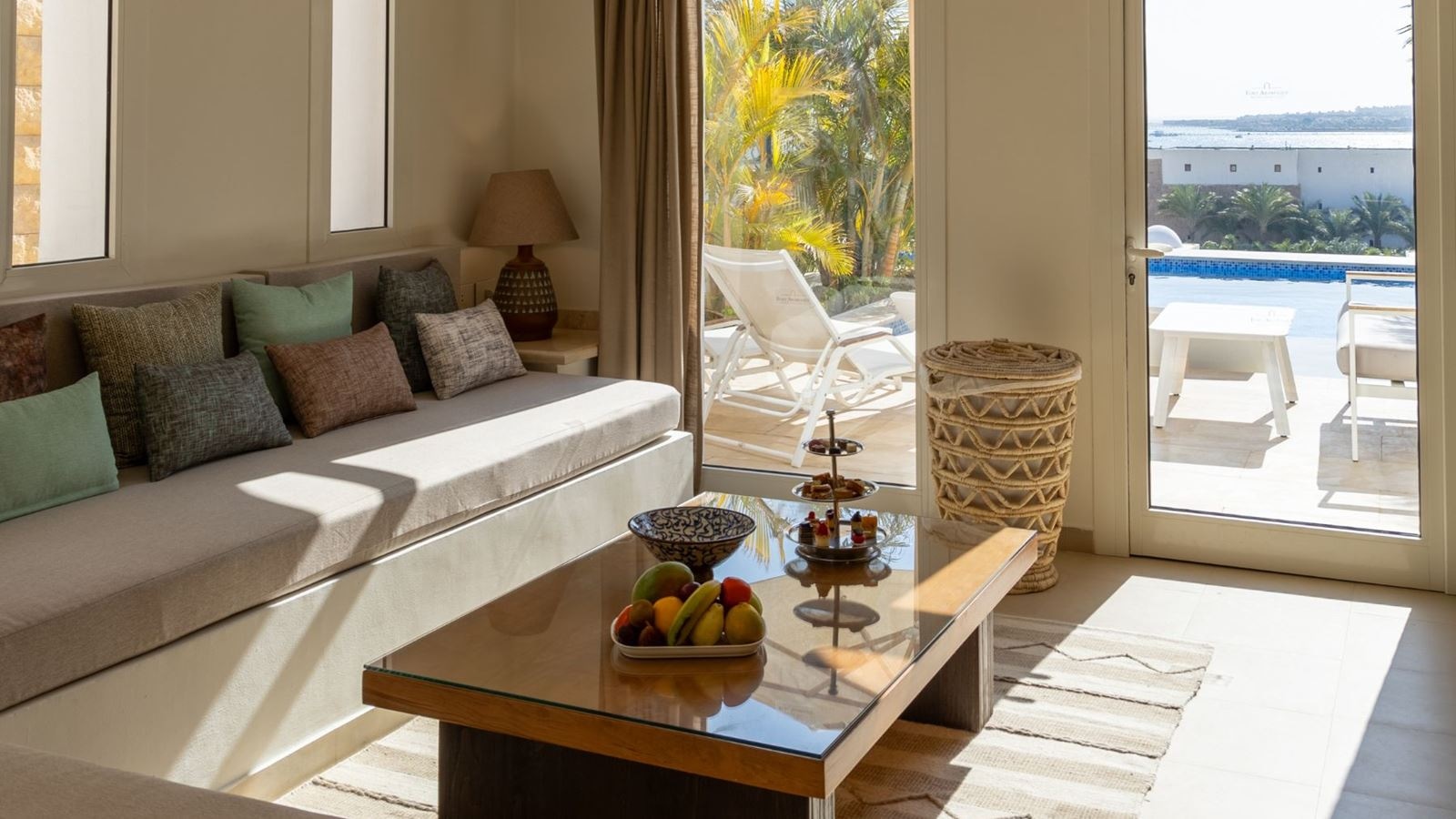 rooms-swim-up-villa-seaview