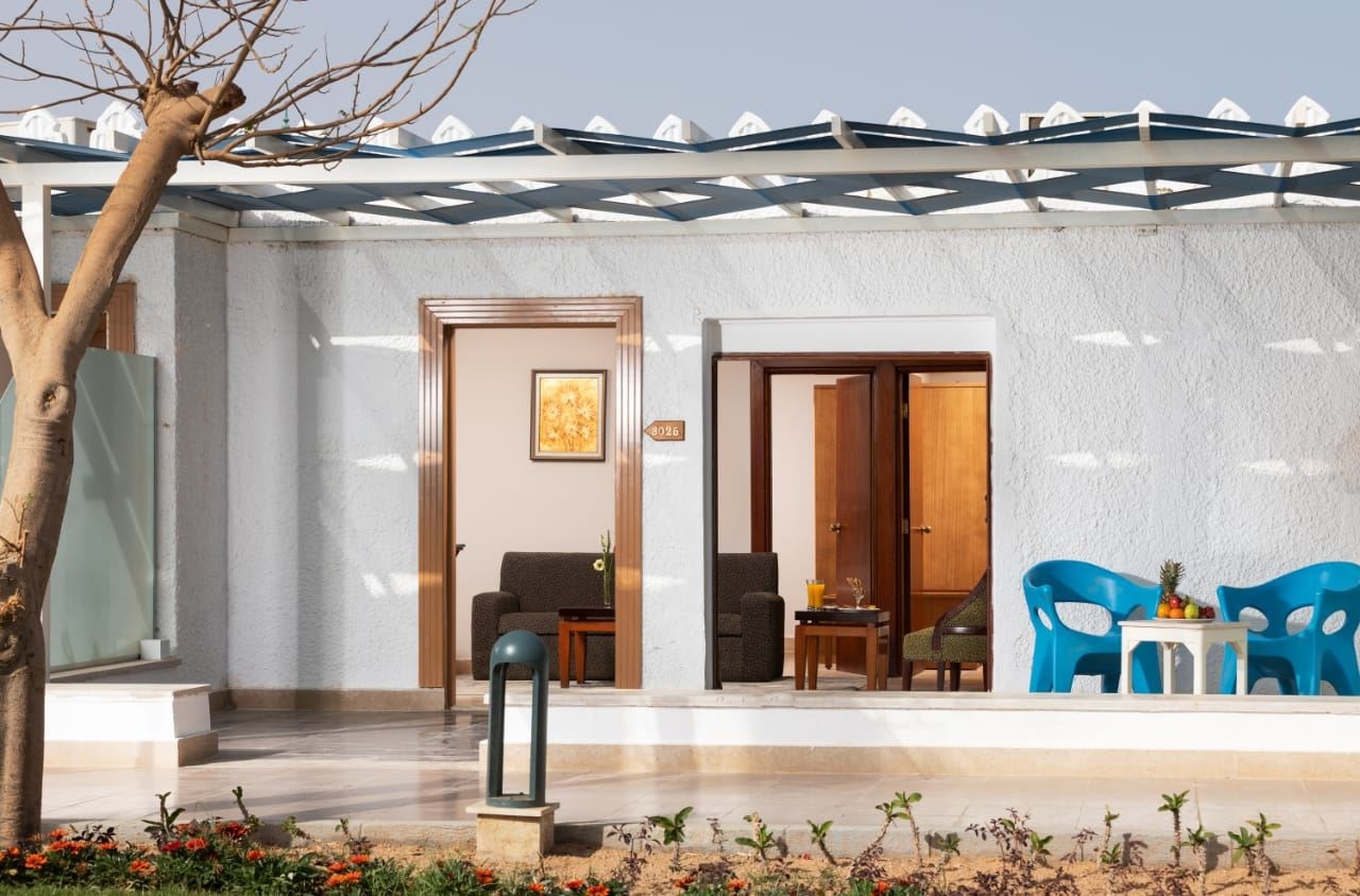 rooms-room-family-gardenpoolsea-view
