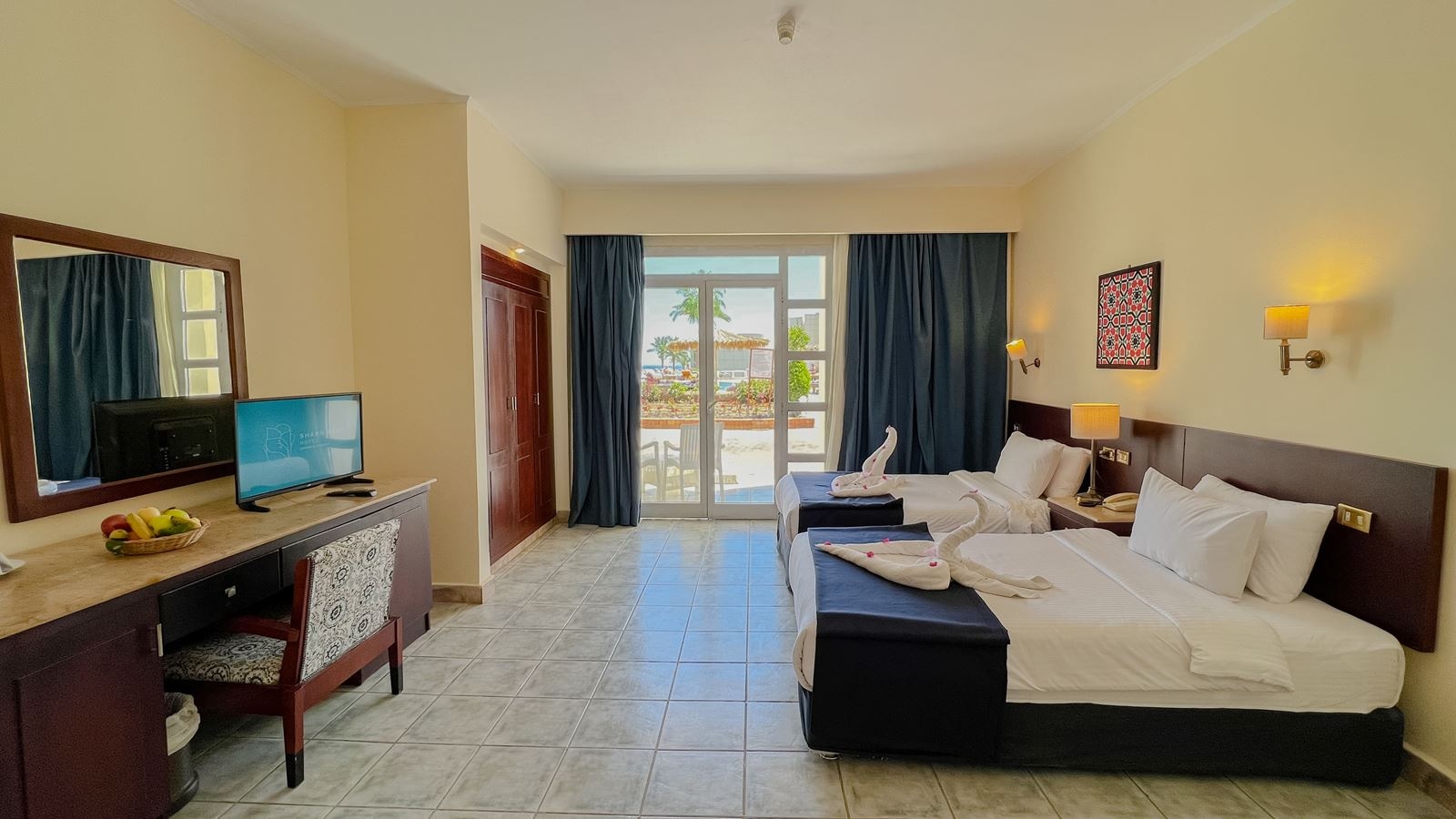 rooms-studio-pool-view