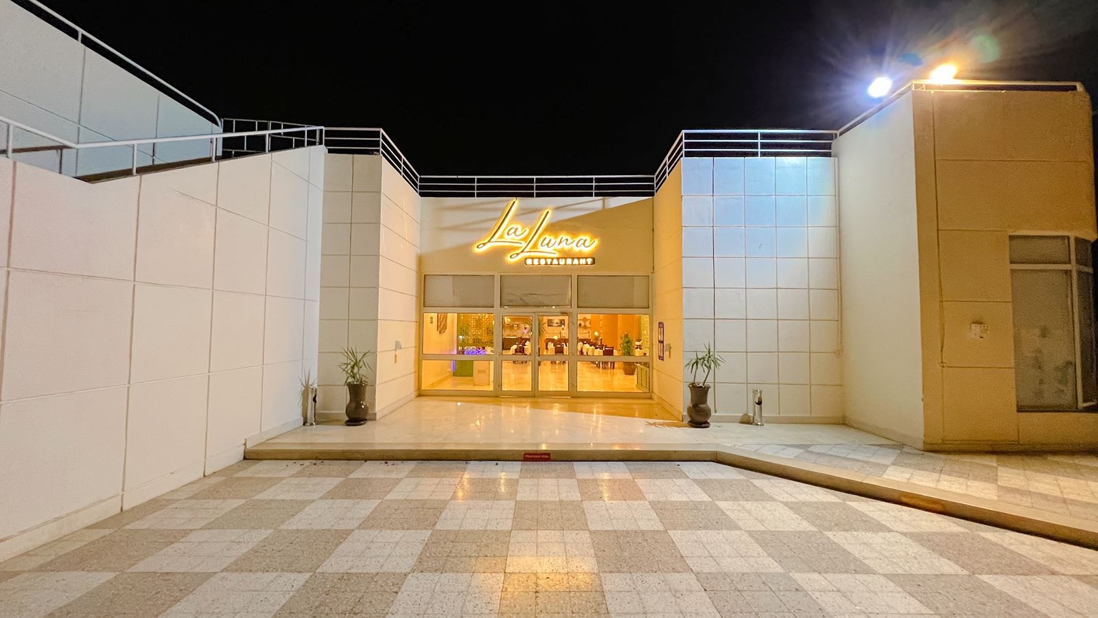 restaurants-la-luna-restaurant