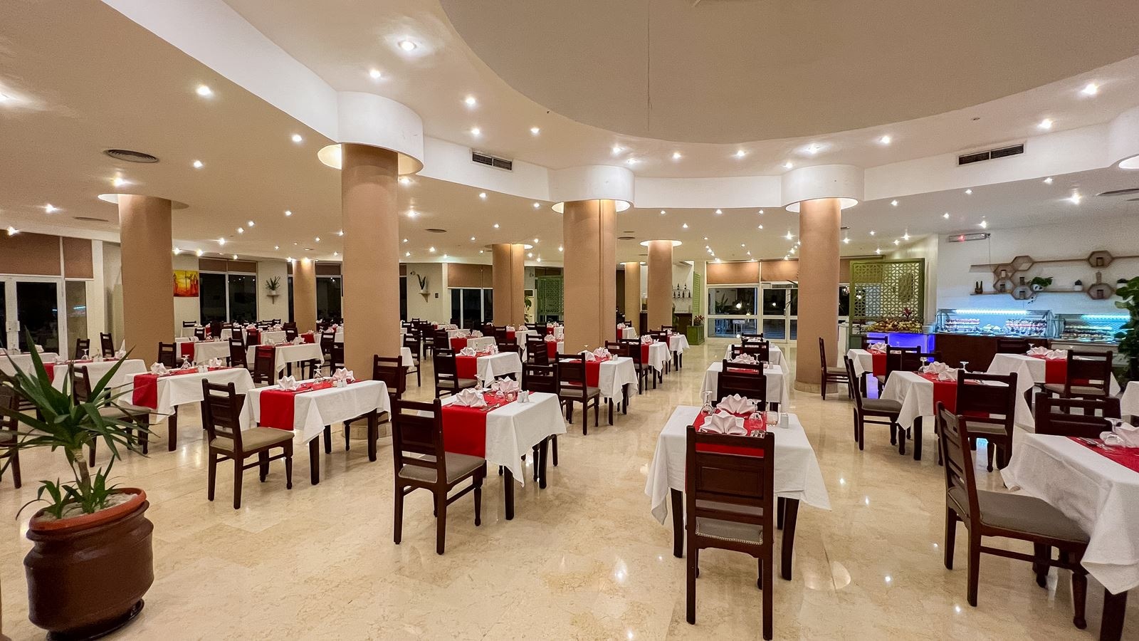 restaurants-la-luna-restaurant