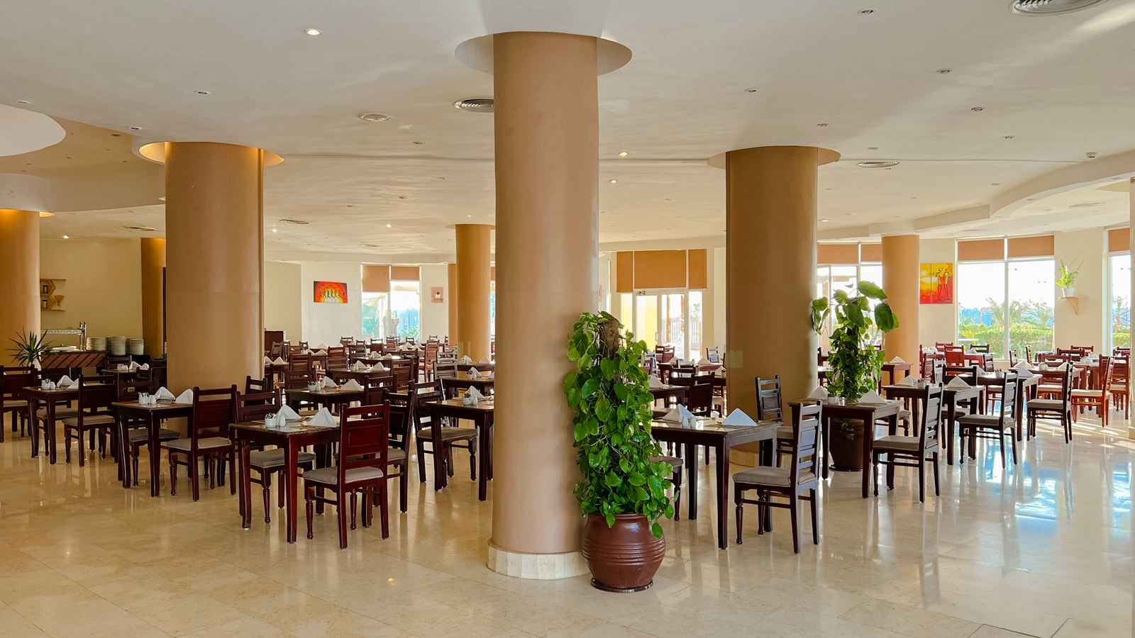 restaurants-la-luna-restaurant