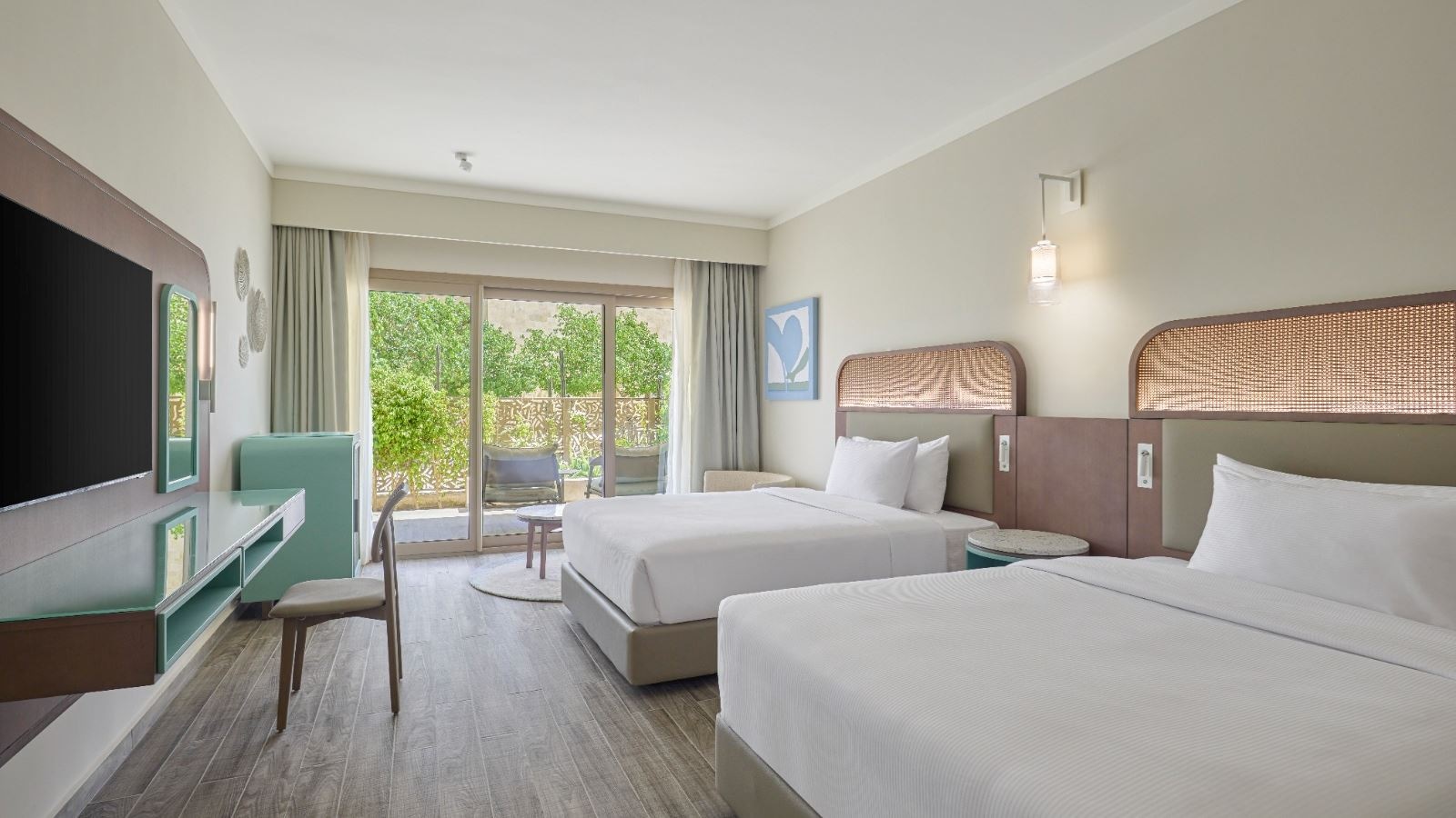 rooms-guest-room-with-back-view