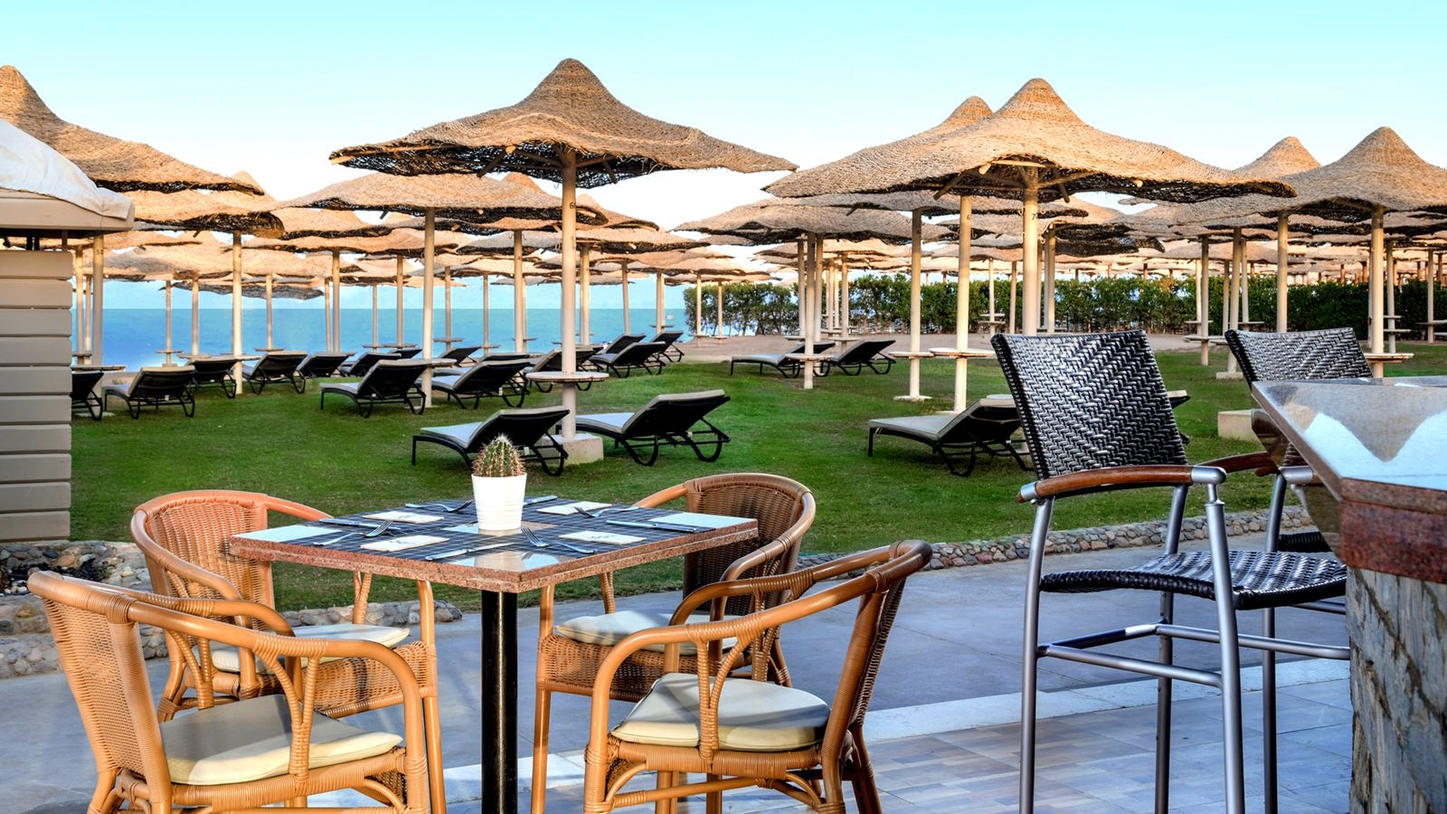 bars-negma-beach-bar