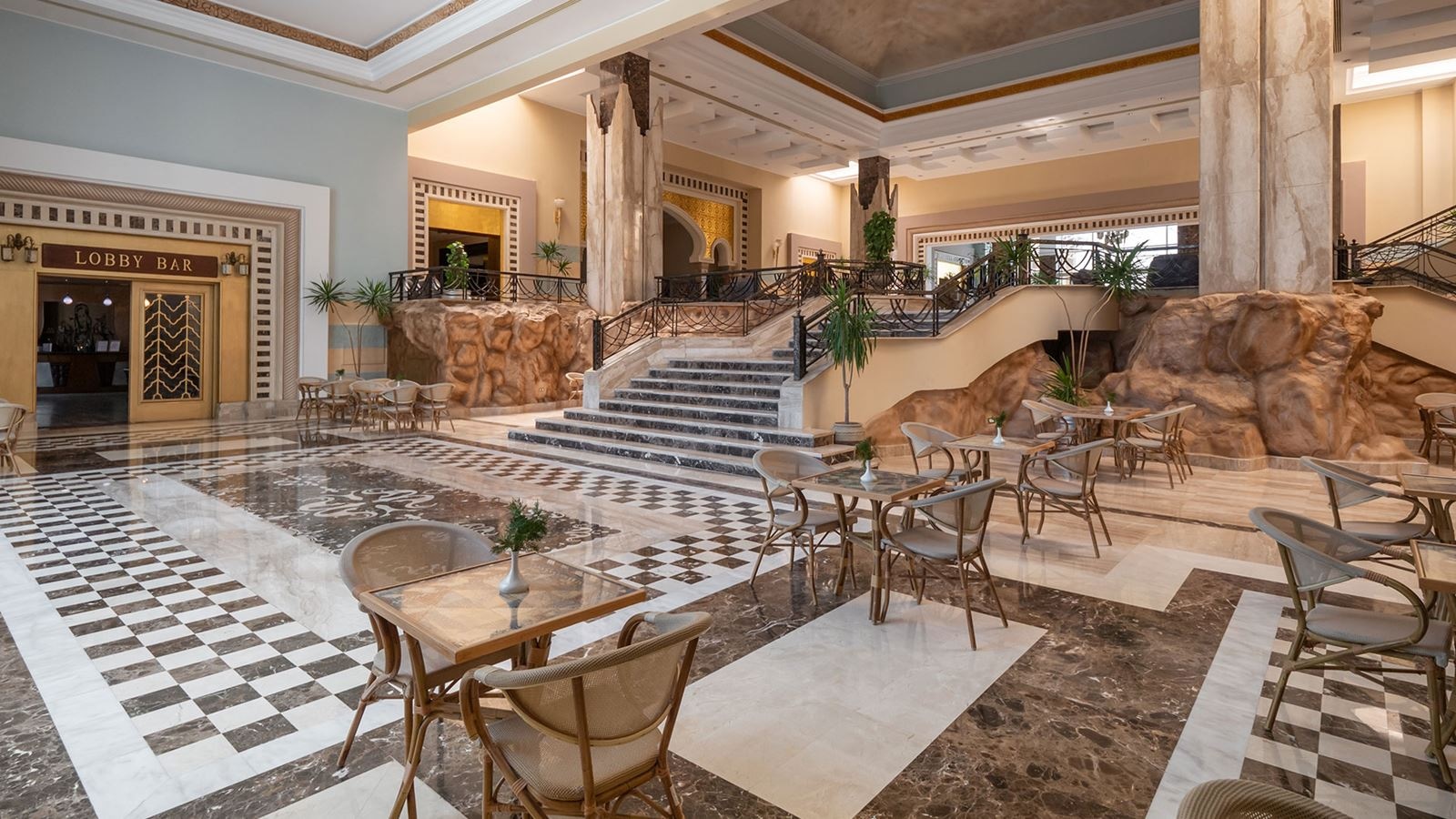 bars-infinity-lobby-bar